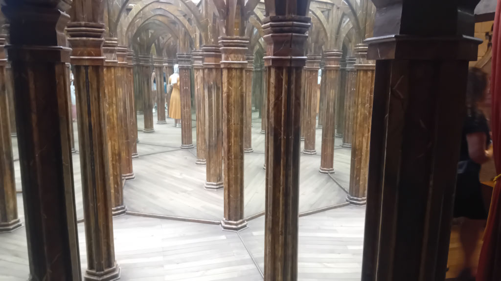 The mirrors of the maze